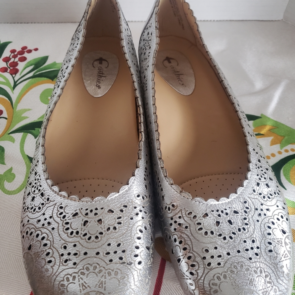 Silver perforated leather Earthiness size 12